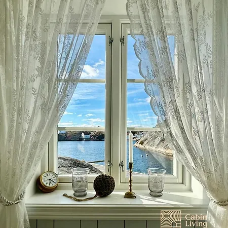 Idyllic Seaside With Sauna & Private Dock Feriehus